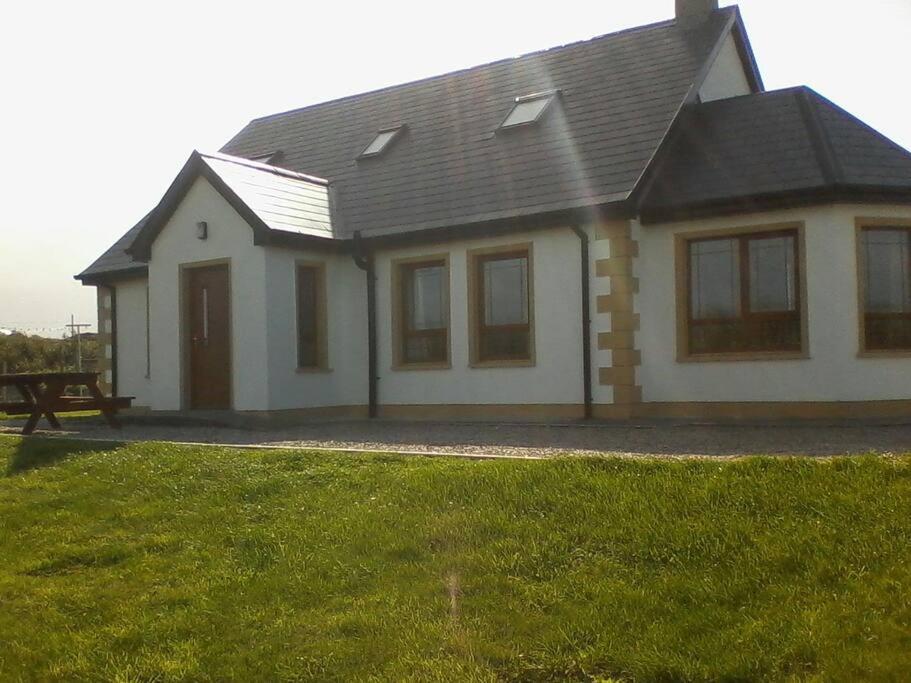 The Lake House Gweedore Exterior foto